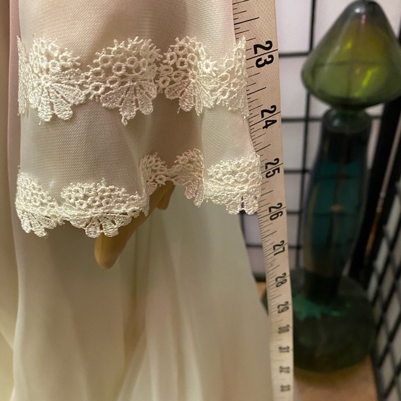 Exquisite Vintage Custom Ivory Wedding Dress/Veil - Picture 13 of 16